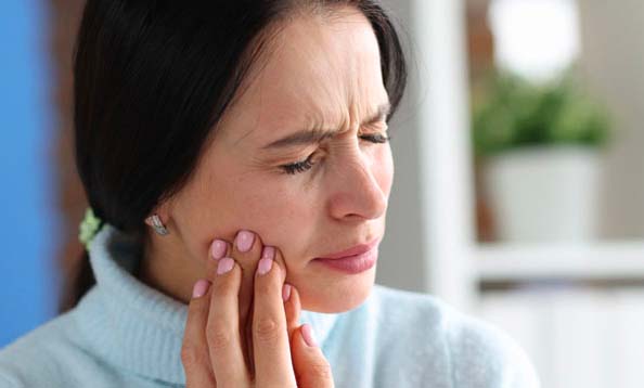 Woman experiencing jaw pain