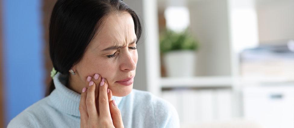 Woman experiencing jaw pain